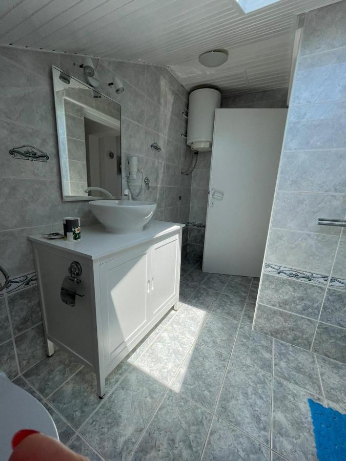 Apartmani Ira Vir Exterior photo